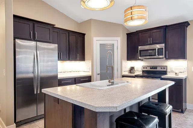 $279,900 | 302 Springlake Court, Newton, KS 67114