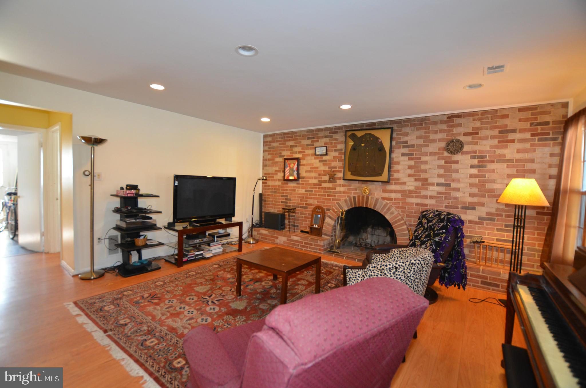 8514 Postoak Road Potomac, MD 20854 - Photo 8 of 15 Family Room