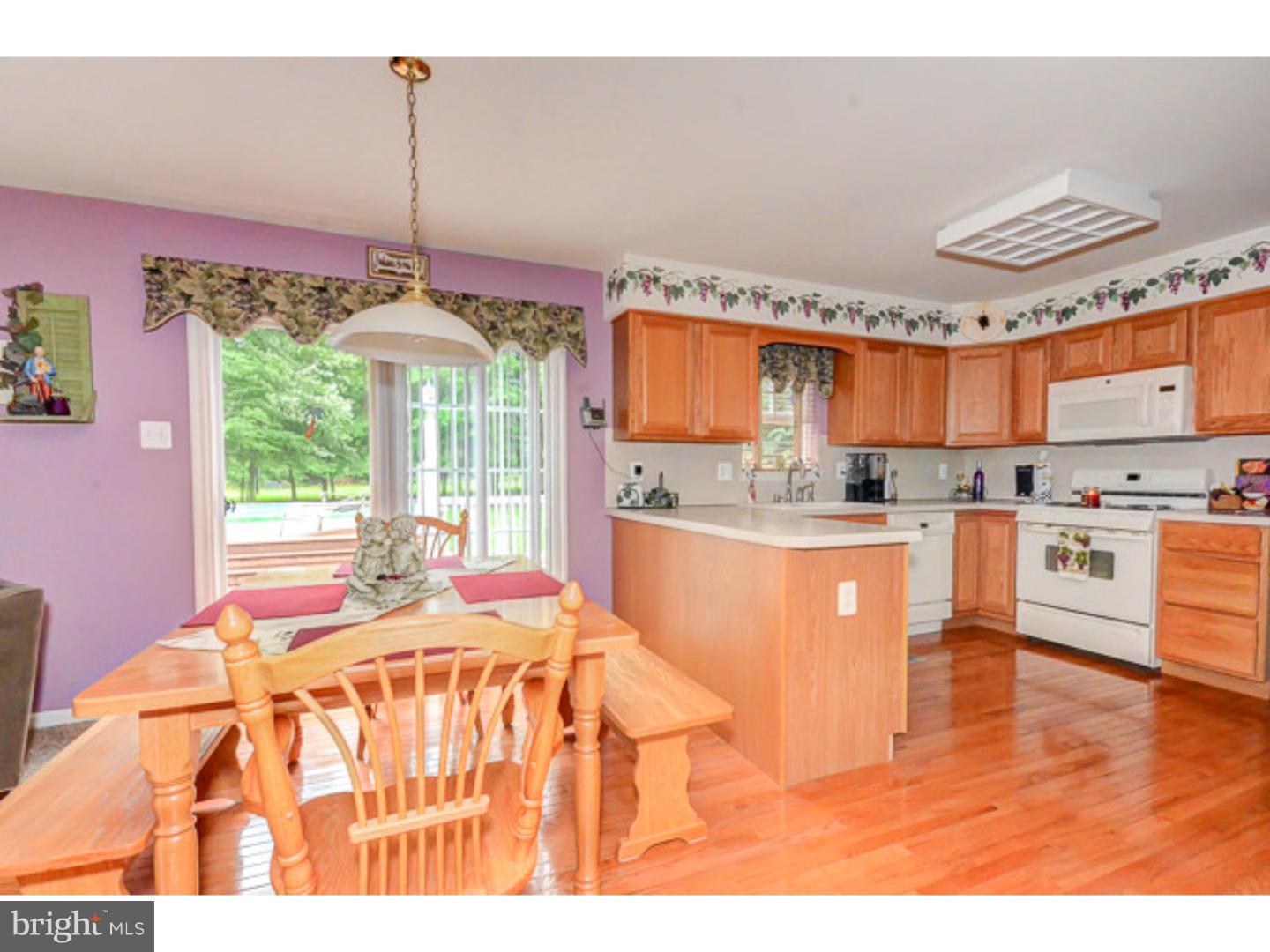 648 Surrey Road Sewell, NJ 08080 - Photo 10 of 25