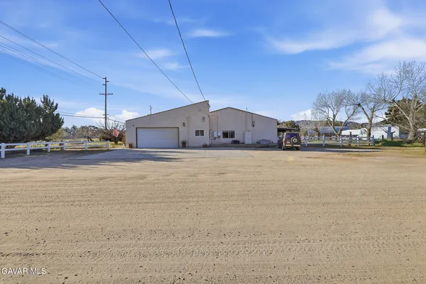 $3,500 | 40555 20th Street West, Palmdale, CA 93551