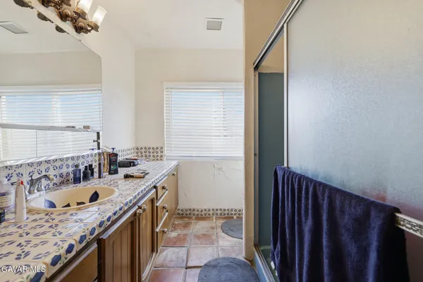 $3,500 | 40555 20th Street West, Palmdale, CA 93551