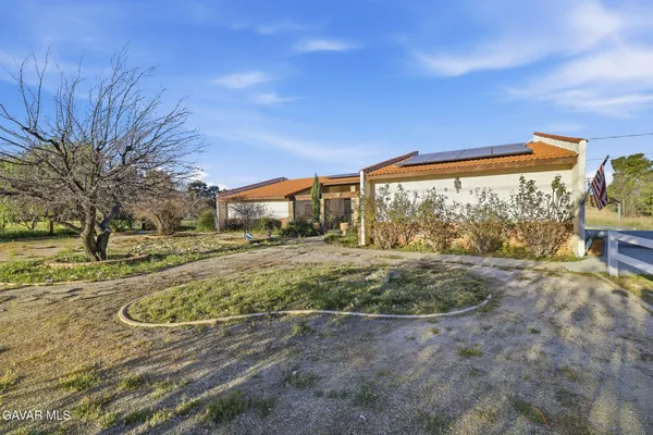 $3,500 | 40555 20th Street West, Palmdale, CA 93551