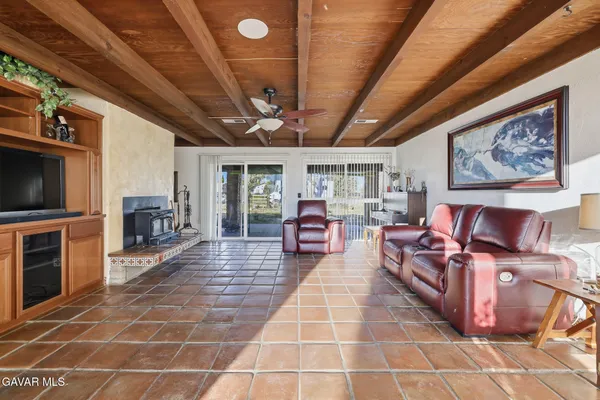$3,500 | 40555 20th Street West, Palmdale, CA 93551