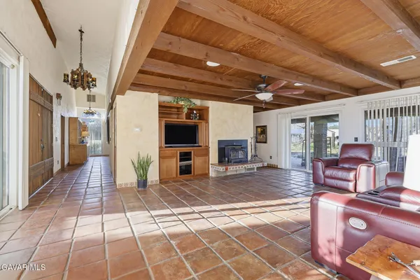 $3,500 | 40555 20th Street West, Palmdale, CA 93551