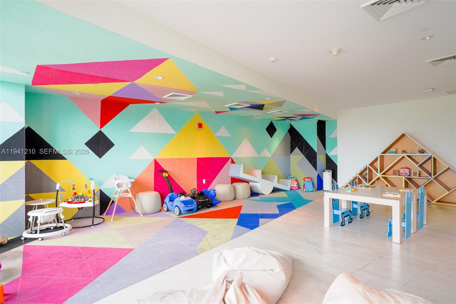 121 Northeast 34th Street, Unit 2711 Miami, FL 33137 - Photo 39 of 42