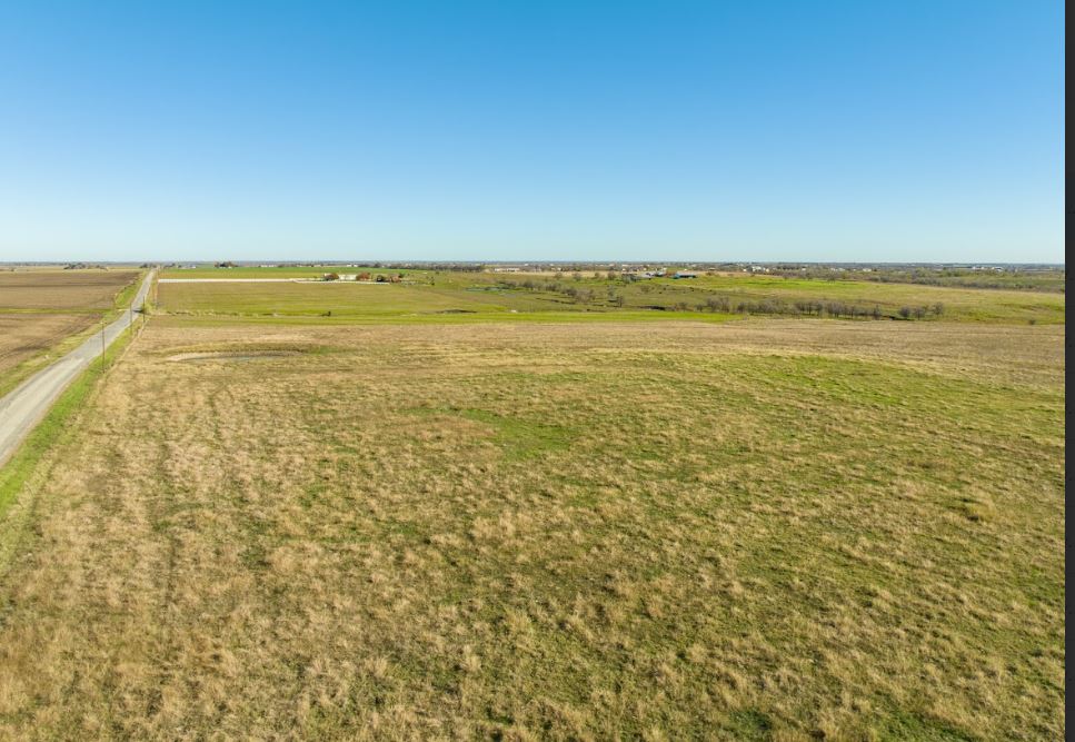 5 County Road 419 Taylor, TX 76574 - Photo 4 of 10 a view of an ocean
