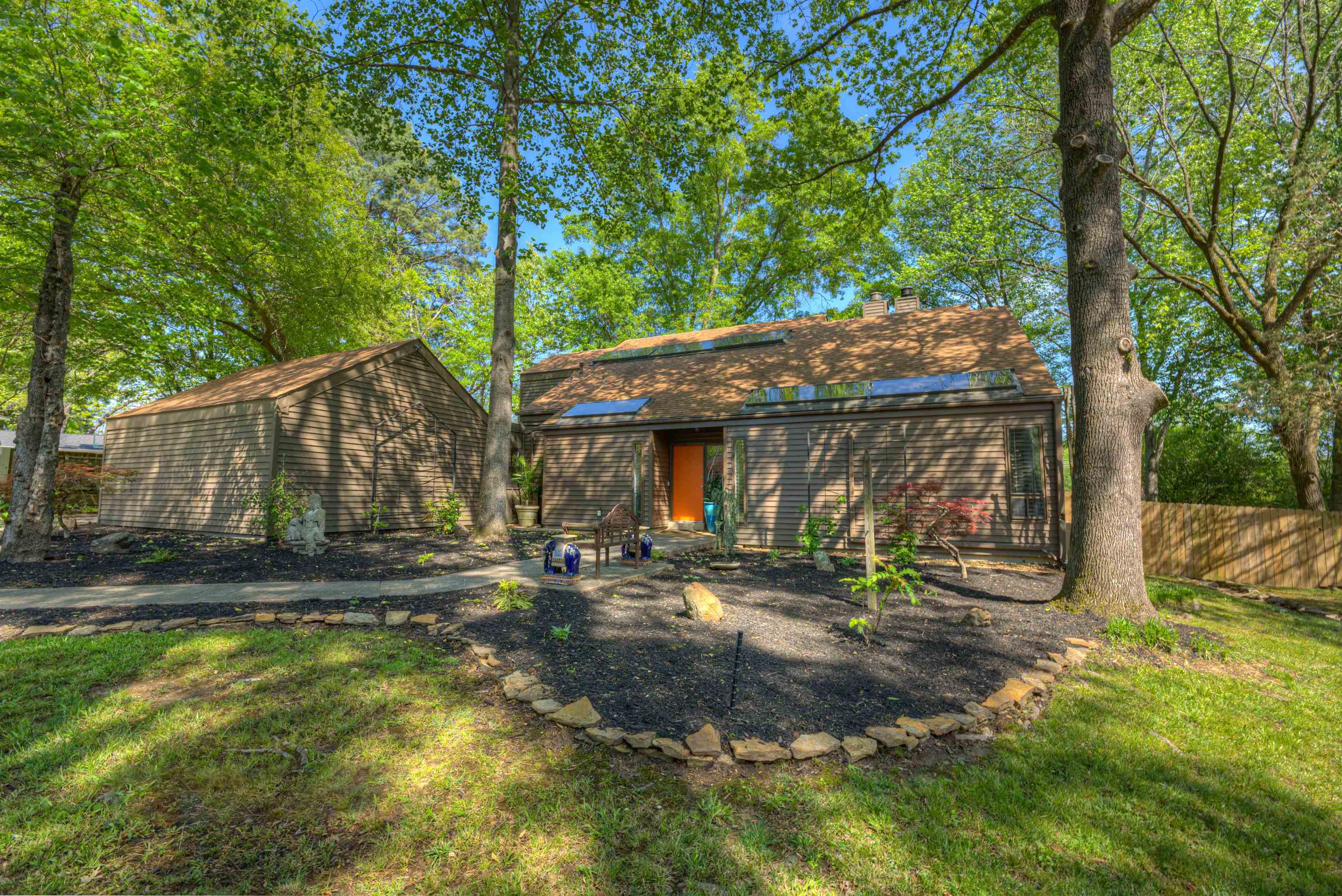 6921 Tangleberry Cove Memphis, TN 38119 - Photo 29 of 39 a view of a house with backyard and sitting area