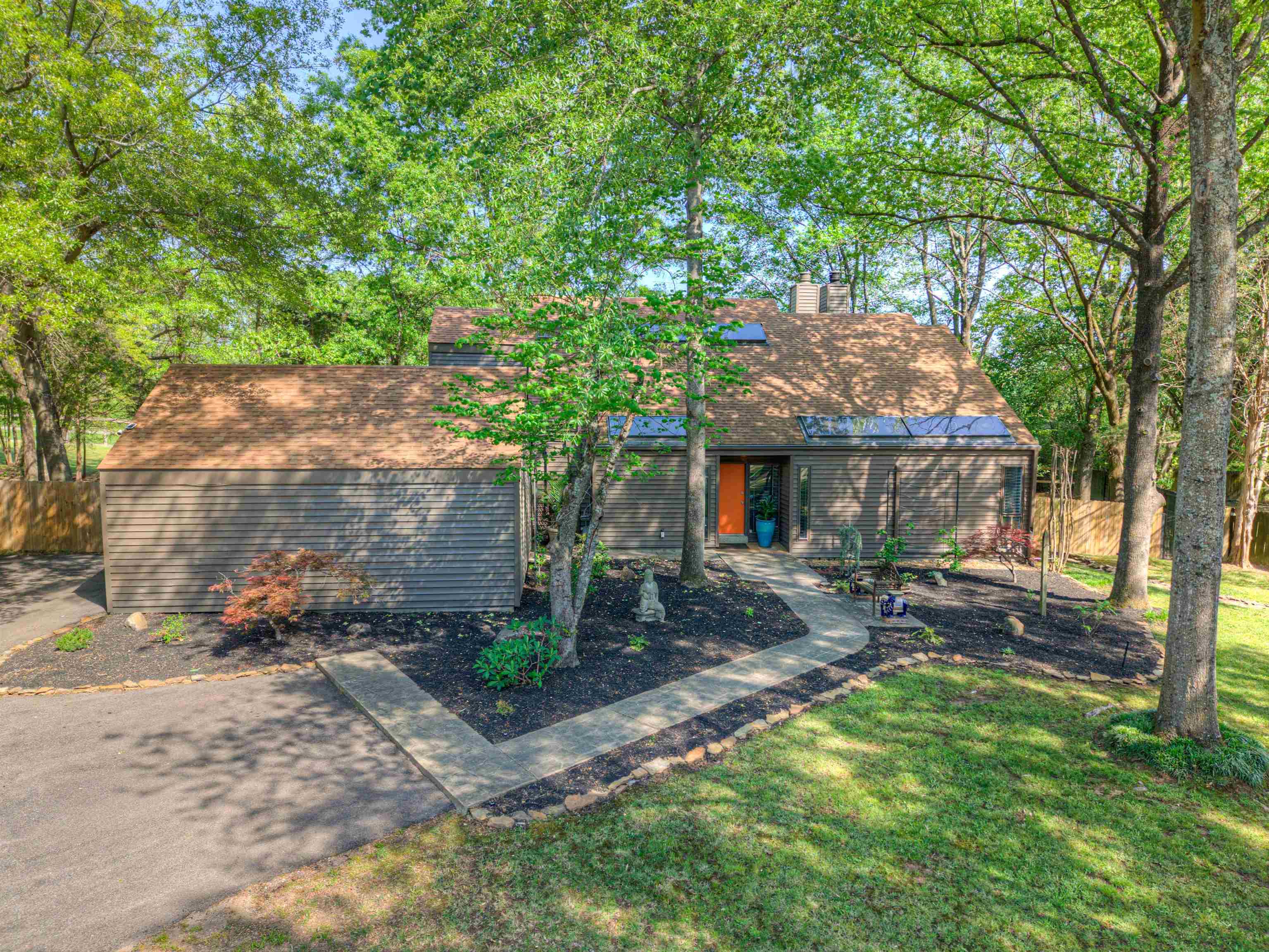 6921 Tangleberry Cove Memphis, TN 38119 - Photo 34 of 39 a front view of a house with garden
