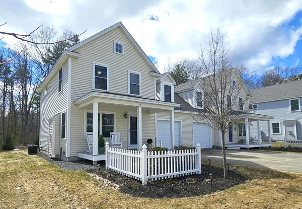 $672,000 | 15 Webhannet Place, Unit 10, Kennebunk, ME 04043