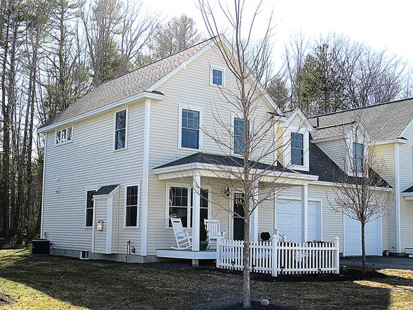 $672,000 | 15 Webhannet Place, Unit 10, Kennebunk, ME 04043