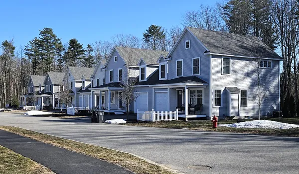 $672,000 | 15 Webhannet Place, Unit 10, Kennebunk, ME 04043