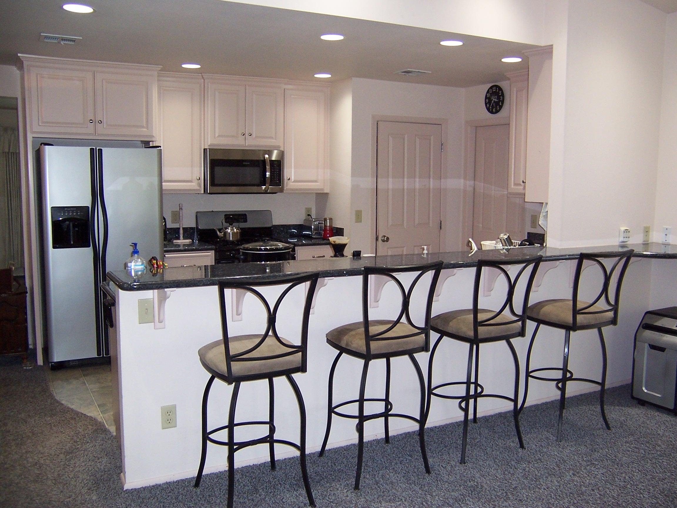3372 Freeland Road Central Point, OR 97502 - Photo 16 of 37 Kitchen-Breakfast Bar