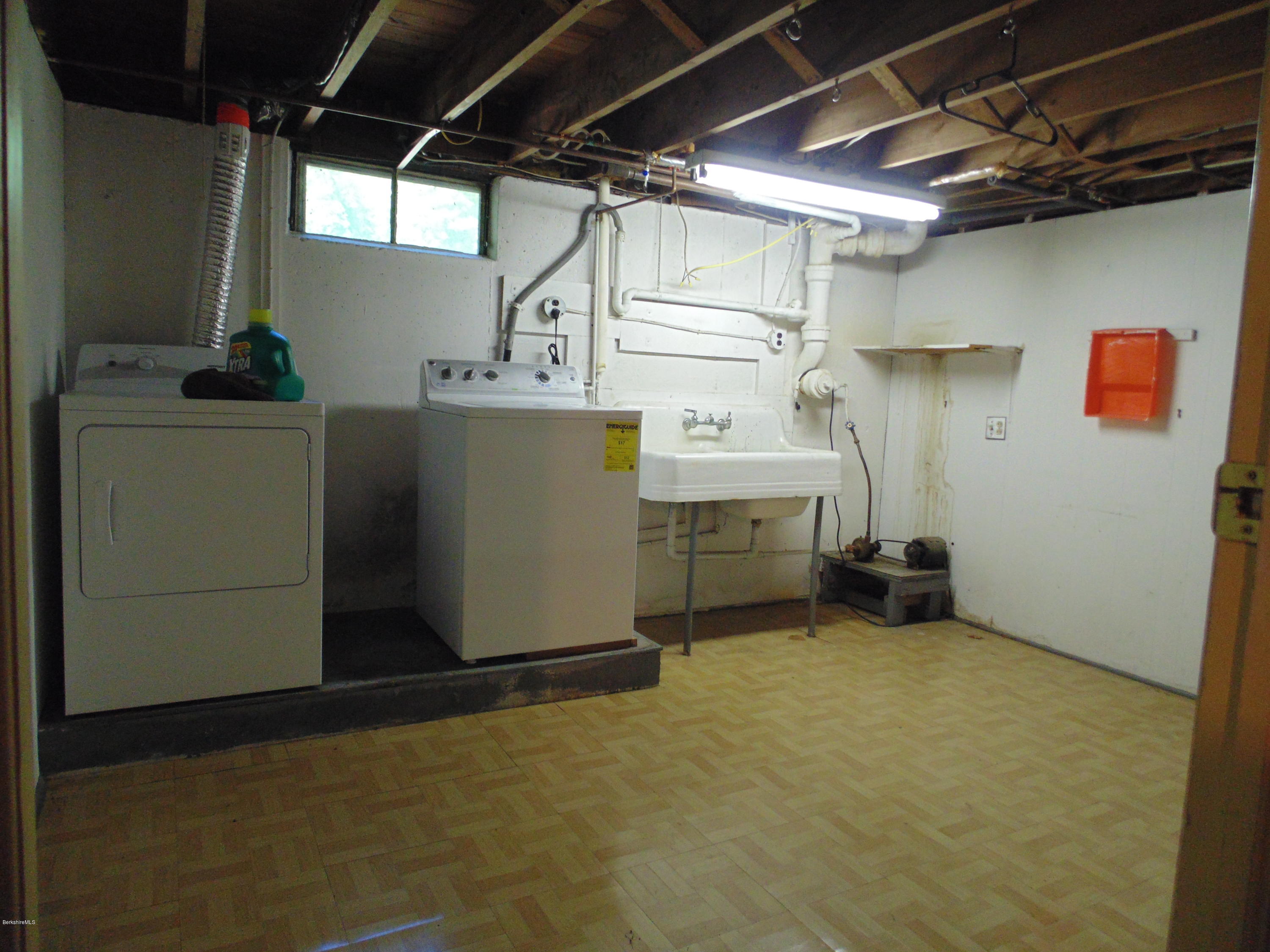 390 Montgomery Road Westfield, MA 01085 - Photo 18 of 29 a utility room with dryer and washer