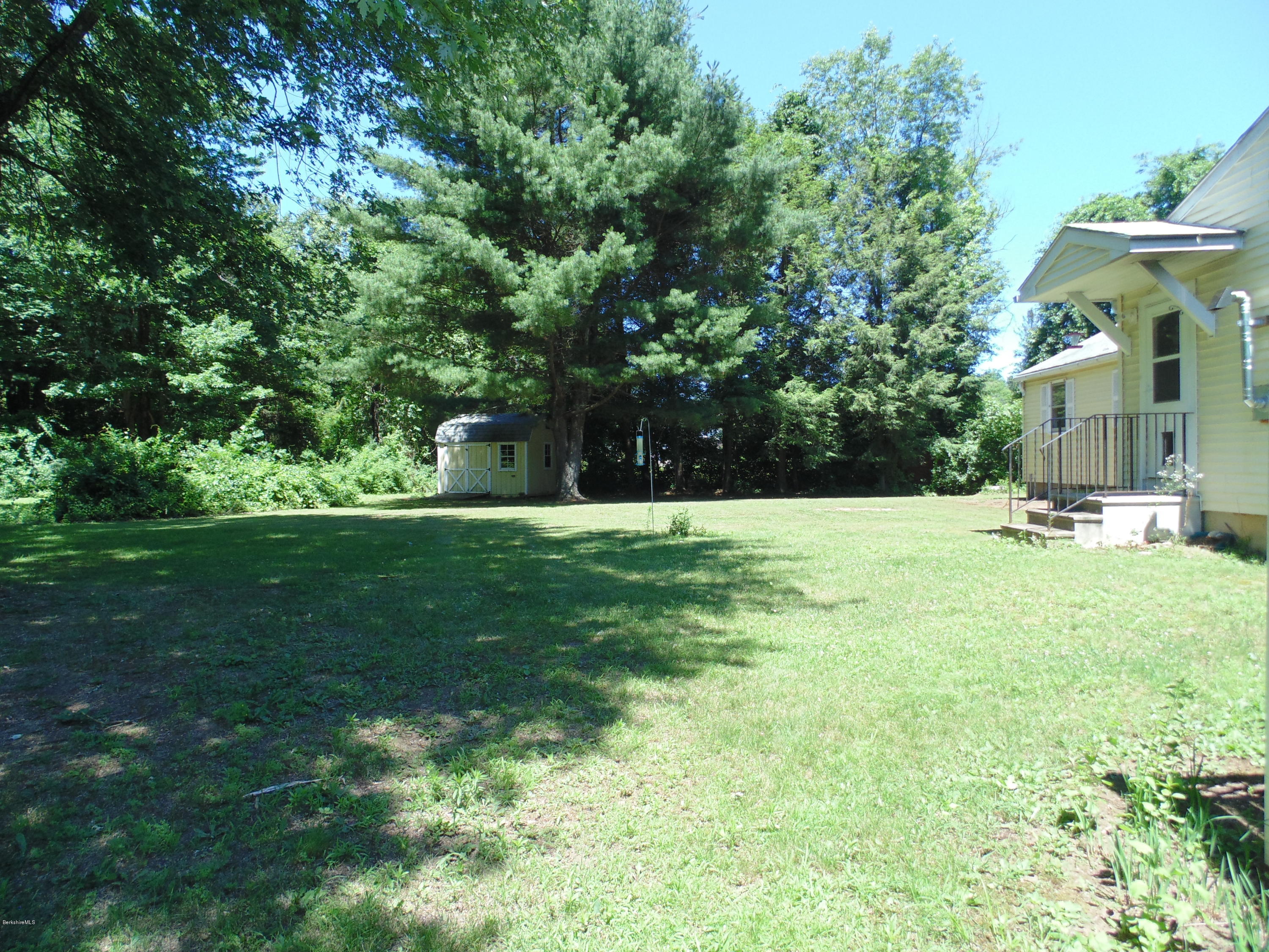 390 Montgomery Road Westfield, MA 01085 - Photo 25 of 29 a view of a volley ball court
