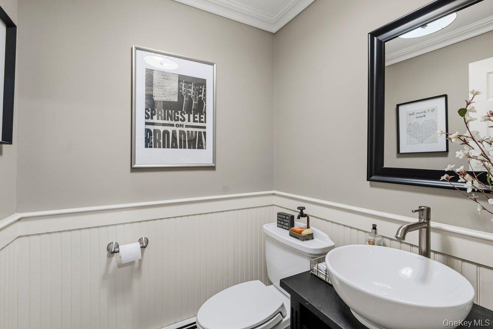6 Colonial Gate Plainview, NY 11803 - Photo 34 of 45