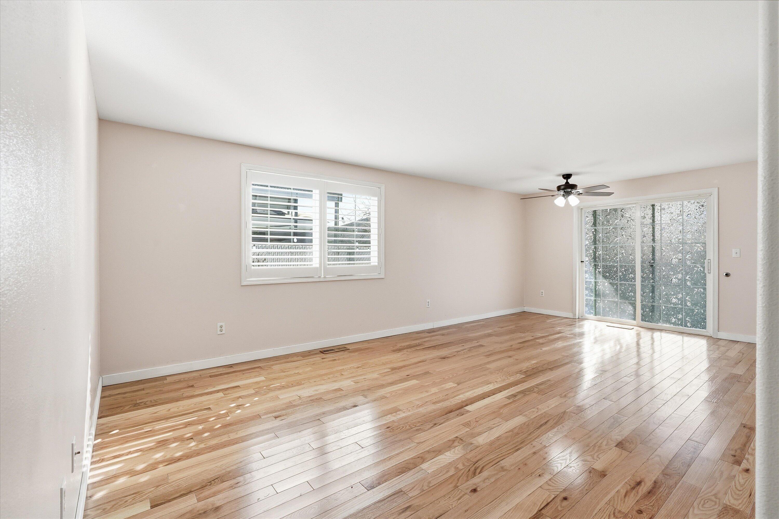 512 Village Drive Central Point, OR 97502 - Photo 6 of 23