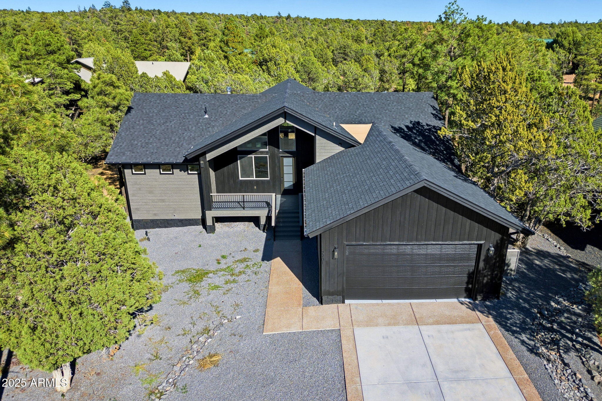 2701 North Eagle View Circle Show Low, AZ 85901 - Photo 32 of 49 front view of a house with a yard