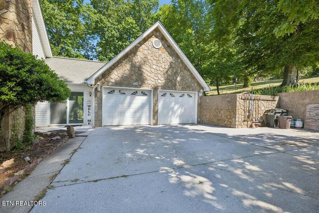 133 Rolling Hills Rutledge, TN 37861 - Photo 33 of 40 Attached 2-Car Garage