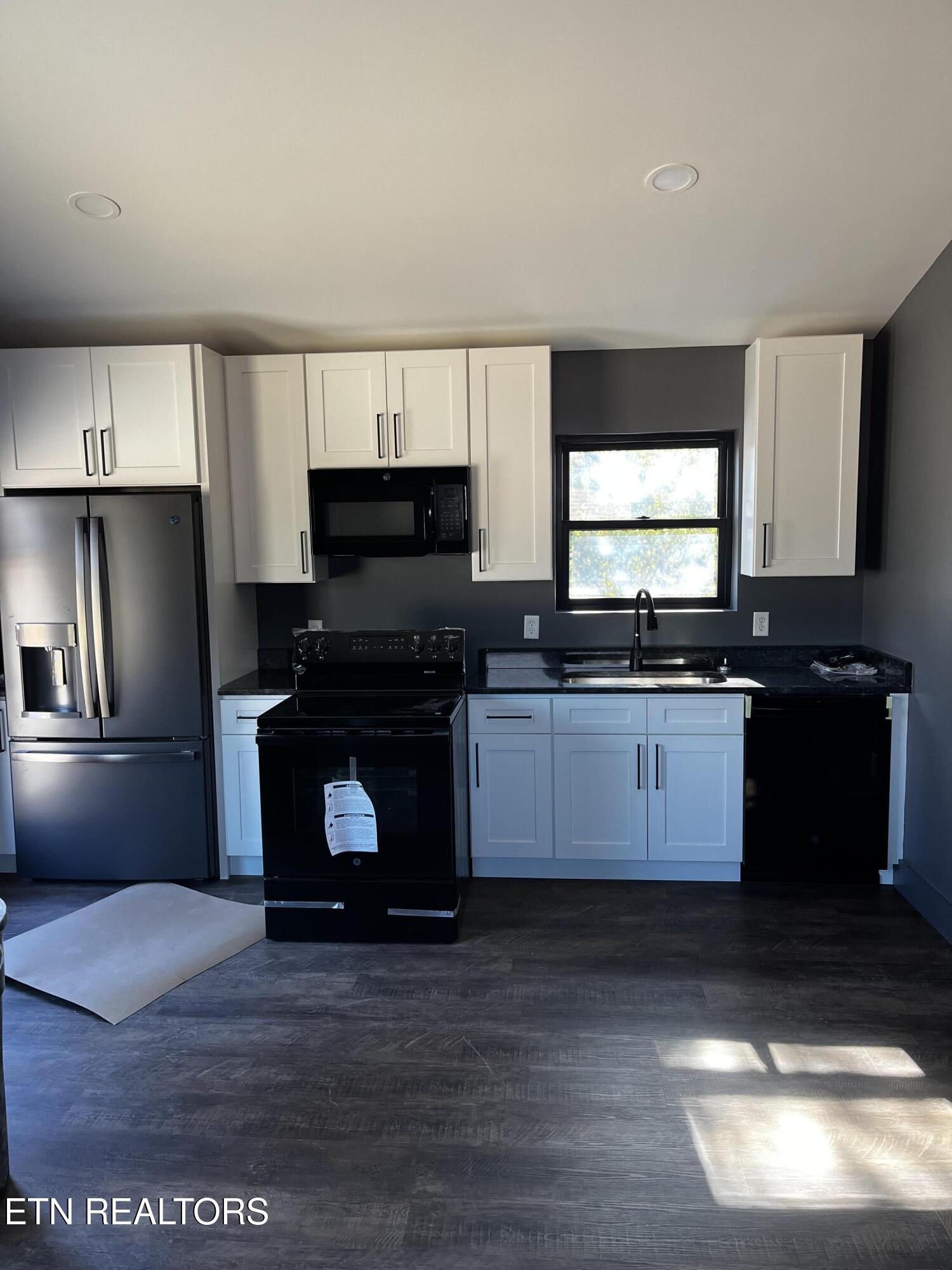 300 Old Mail Road Crossville, TN 38555 - Photo 2 of 8 IMG_0465