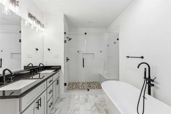 $2,400 | 2217 Lee Street, Houston, TX 77026