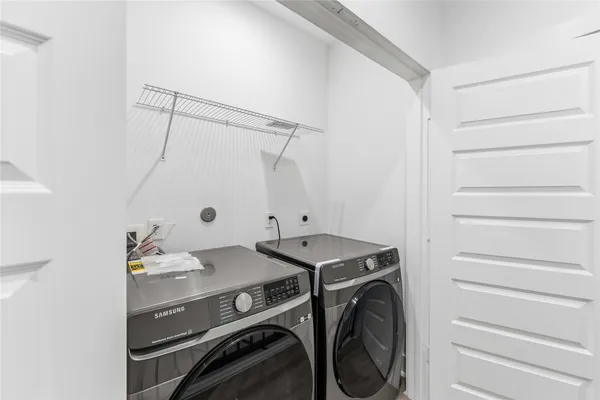 $2,400 | 2217 Lee Street, Houston, TX 77026