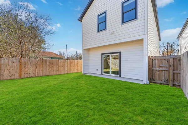 $2,400 | 2217 Lee Street, Houston, TX 77026