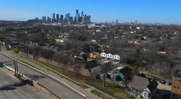 $2,400 | 2217 Lee Street, Houston, TX 77026