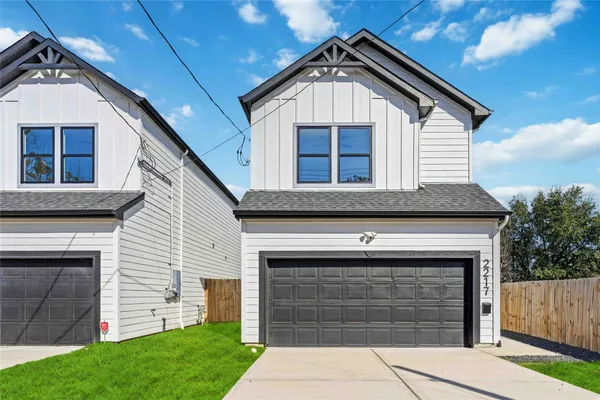 $2,400 | 2217 Lee Street, Houston, TX 77026