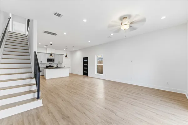 $2,400 | 2217 Lee Street, Houston, TX 77026