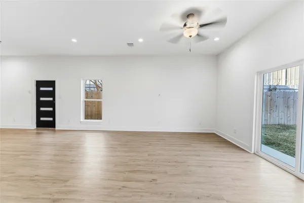 $2,400 | 2217 Lee Street, Houston, TX 77026