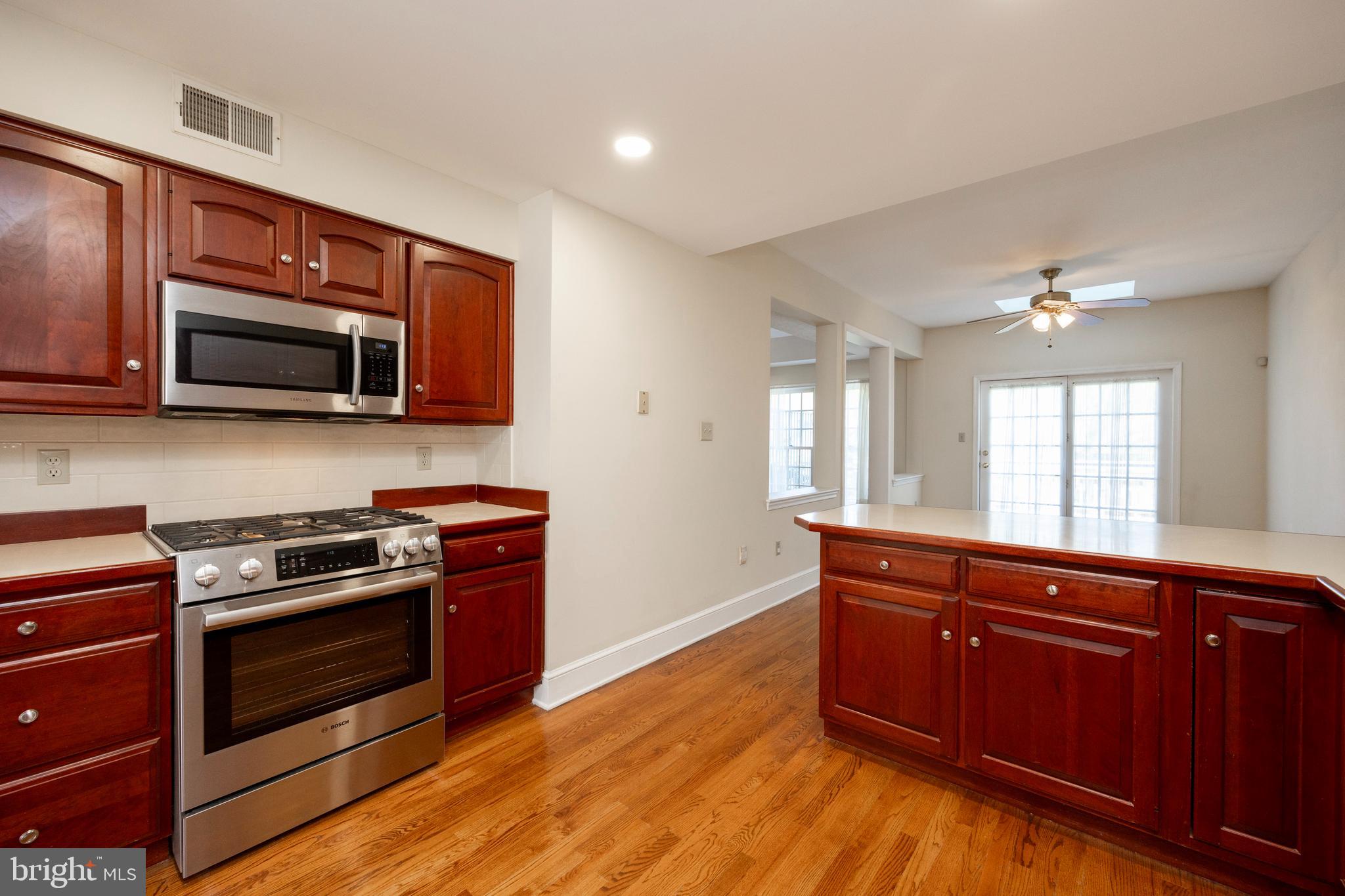 224 Cambridge Chase Exton, PA 19341 - Photo 13 of 40 New 5 burner Bosch cooktop