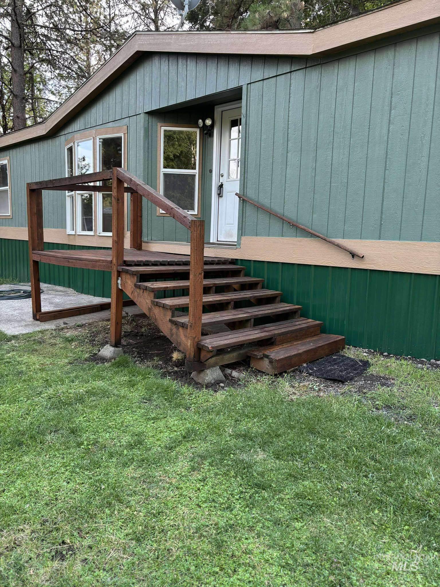 174 Elmwood Loop, Unit 7 Lenore, ID 83541 - Photo 9 of 11 Doorway to property featuring a yard
