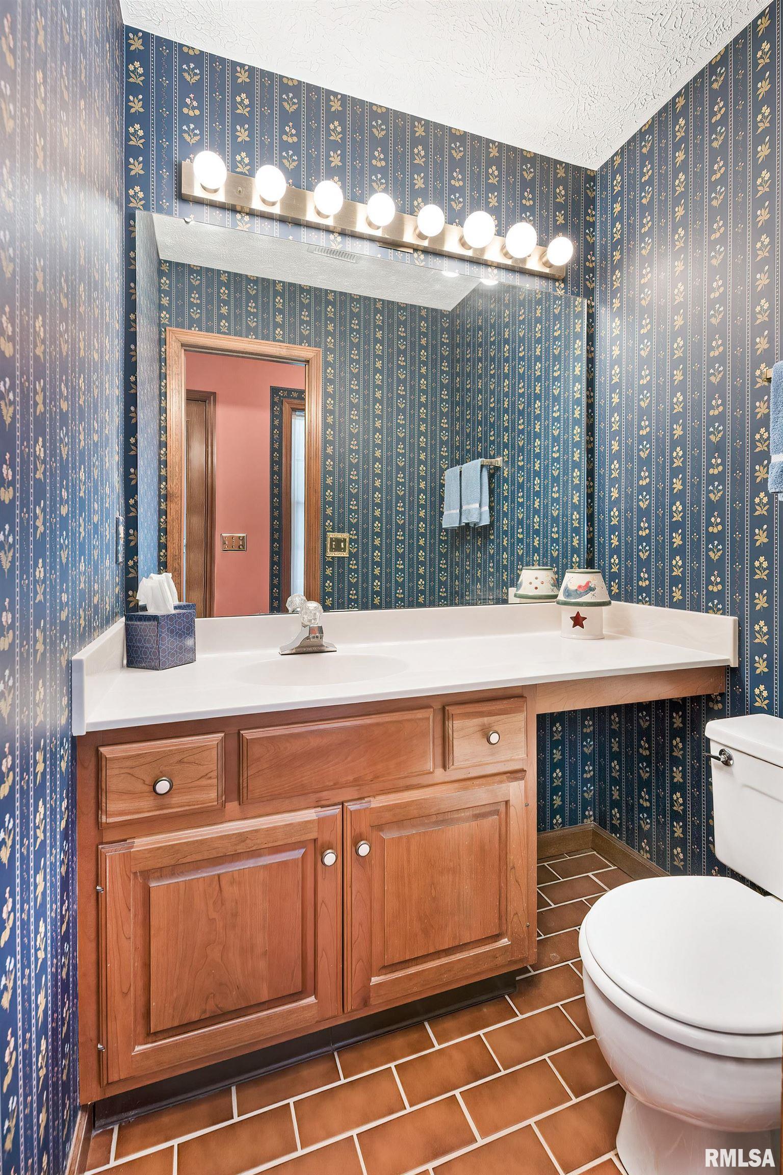 6595 James Road Bettendorf, IA 52722 - Photo 16 of 46 Gallery Image 16