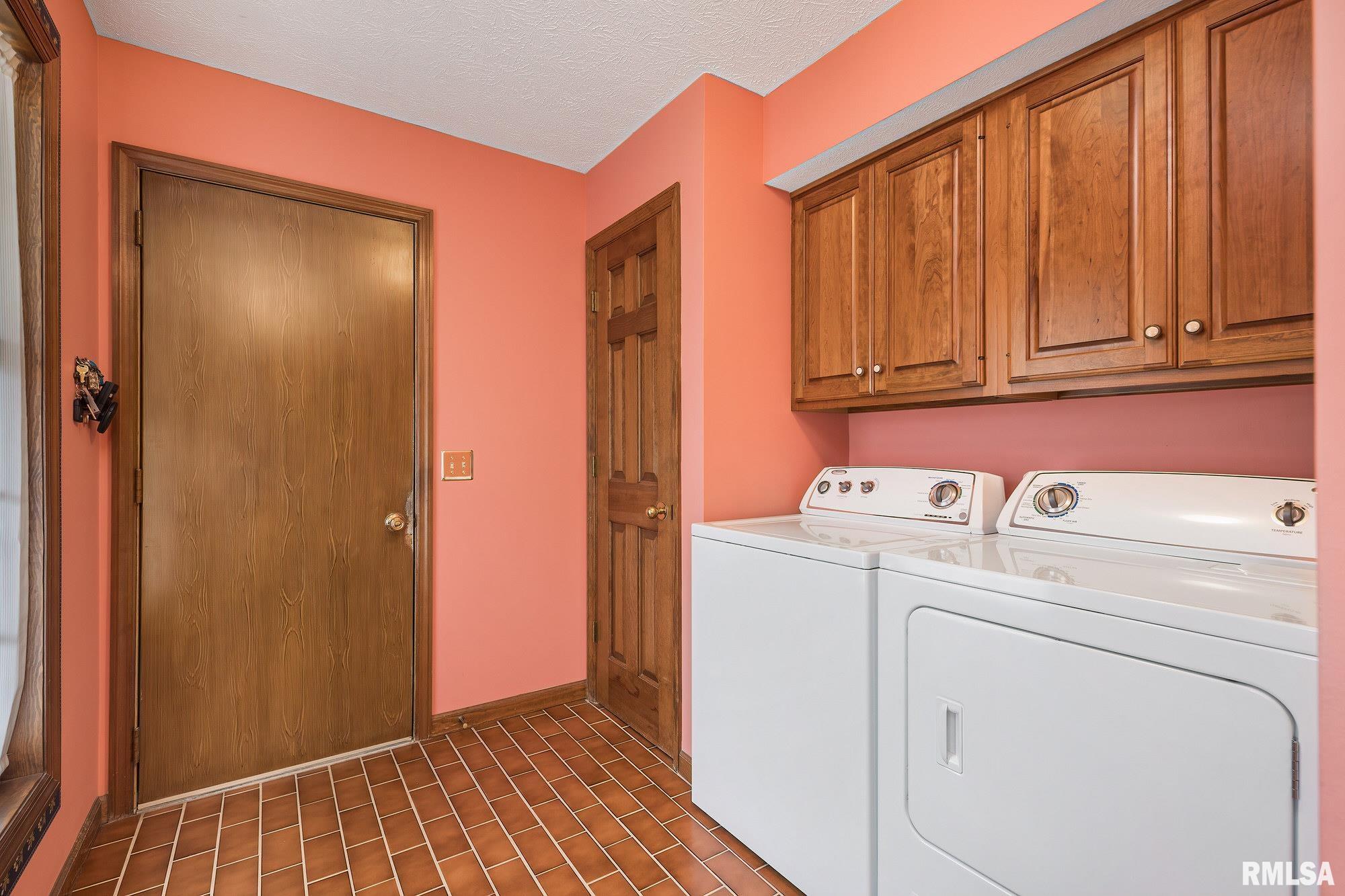 6595 James Road Bettendorf, IA 52722 - Photo 17 of 46 Gallery Image 17
