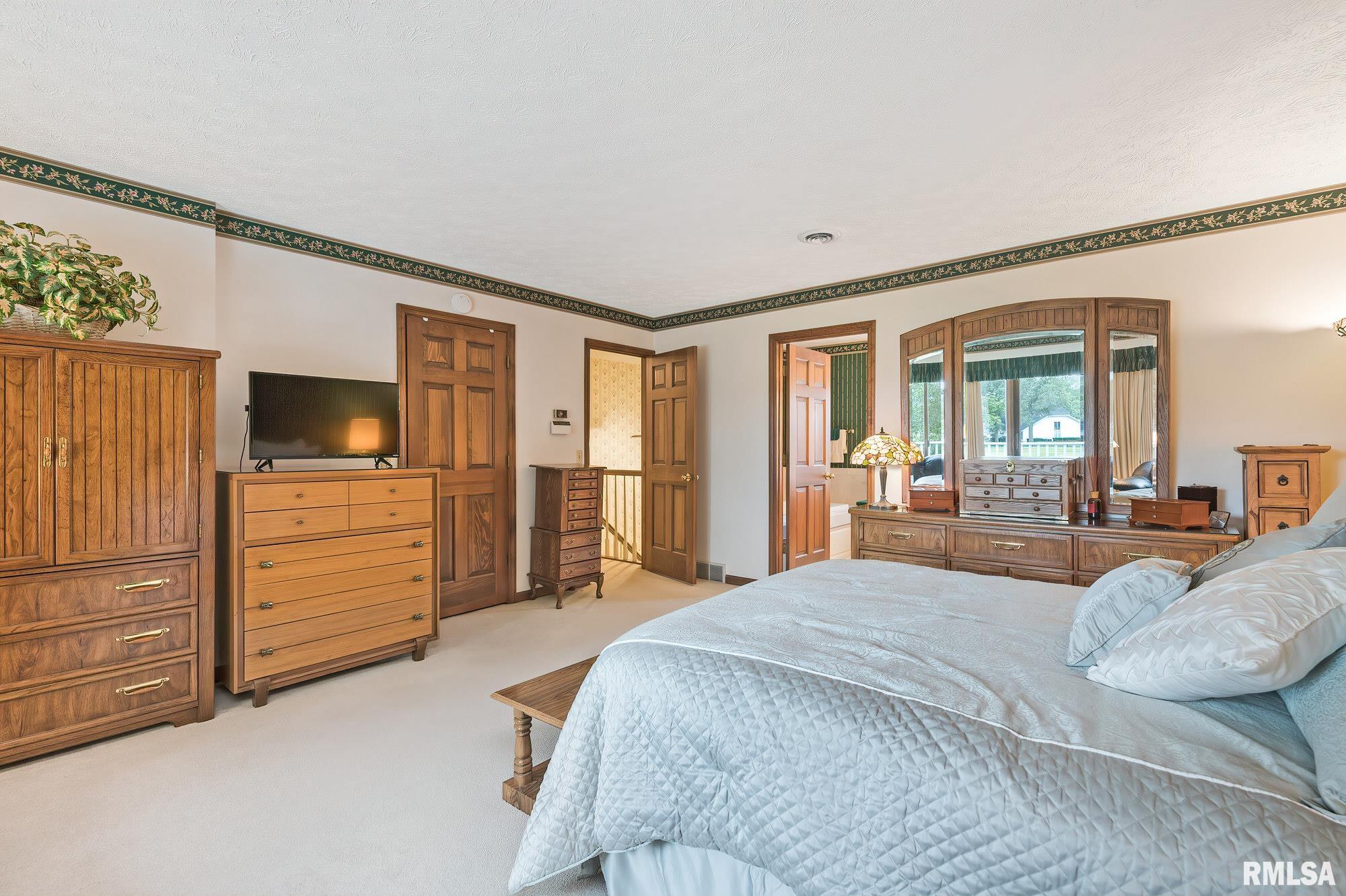 6595 James Road Bettendorf, IA 52722 - Photo 20 of 46 Gallery Image 20