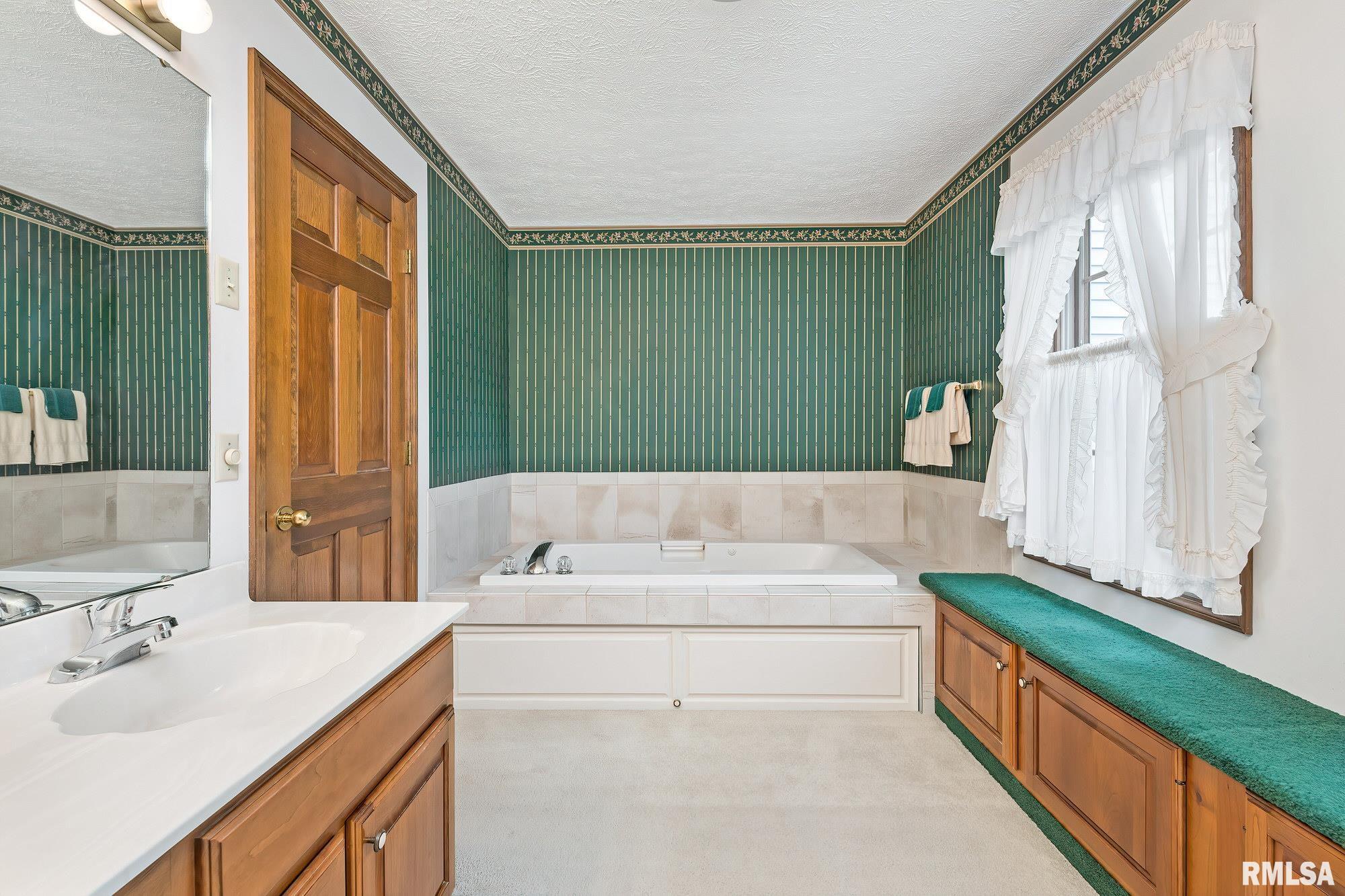 6595 James Road Bettendorf, IA 52722 - Photo 23 of 46 Gallery Image 23