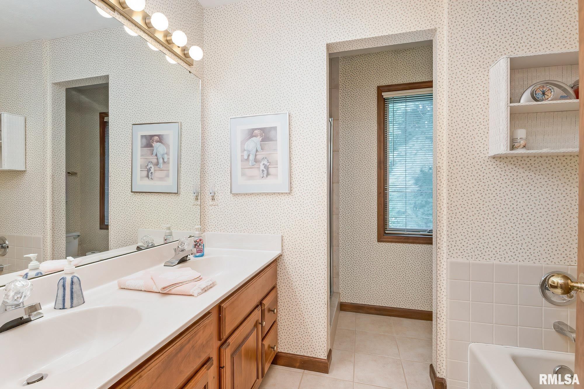 6595 James Road Bettendorf, IA 52722 - Photo 28 of 46 Gallery Image 28