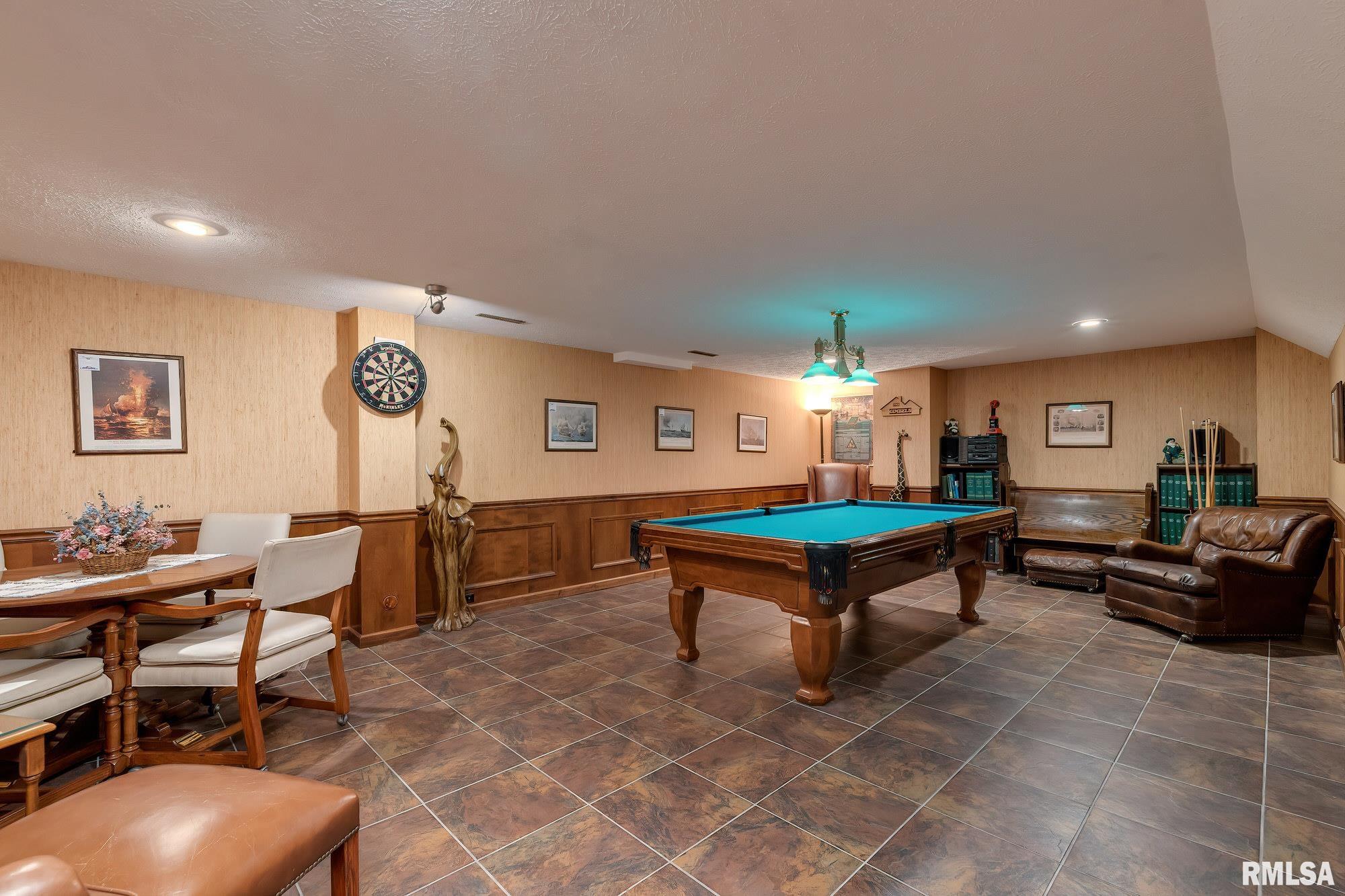 6595 James Road Bettendorf, IA 52722 - Photo 31 of 46 Gallery Image 31