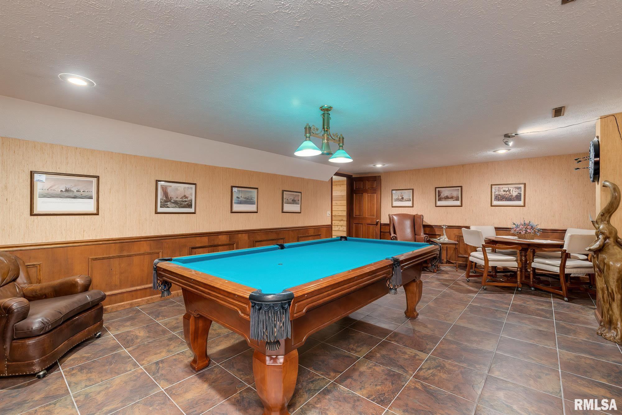 6595 James Road Bettendorf, IA 52722 - Photo 32 of 46 Gallery Image 32