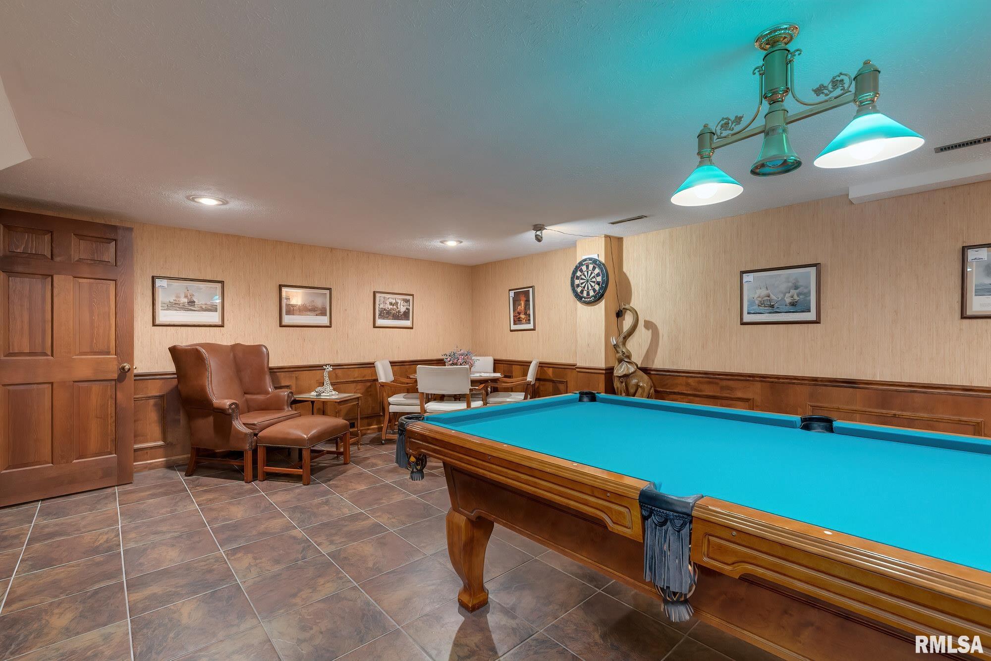 6595 James Road Bettendorf, IA 52722 - Photo 33 of 46 Gallery Image 33