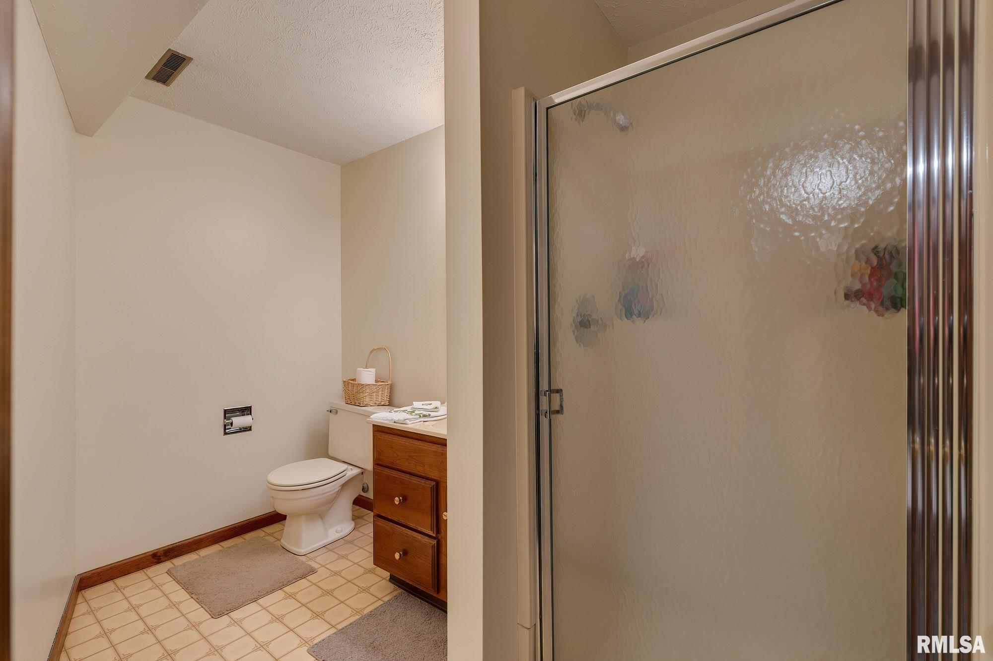 6595 James Road Bettendorf, IA 52722 - Photo 34 of 46 Gallery Image 34