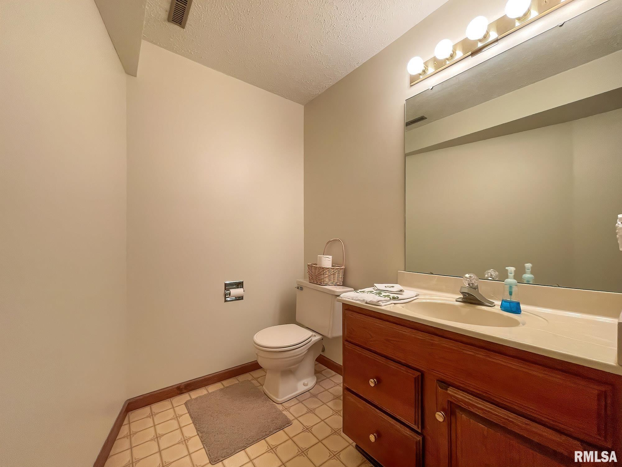 6595 James Road Bettendorf, IA 52722 - Photo 35 of 46 Gallery Image 35