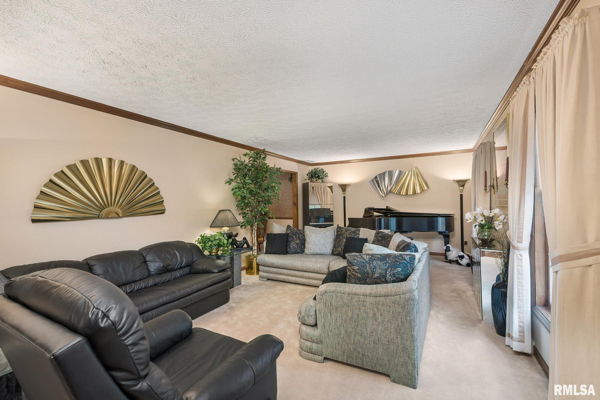 6595 James Road Bettendorf, IA 52722 - Photo 5 of 46 Gallery Image 5