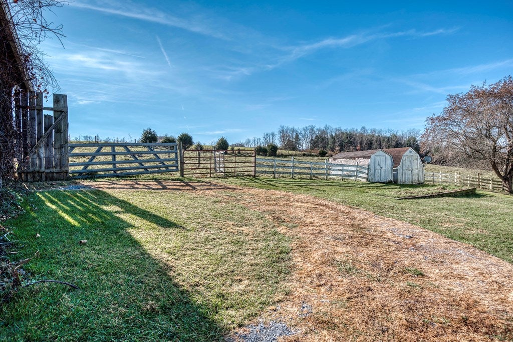 36142 Loves Mill Road Chilhowie, VA 24319 - Photo 11 of 50 Gallery Image 11