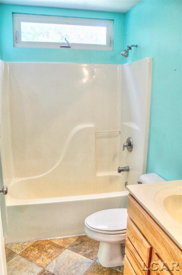 3049 Beaver Creek Ridge Adrian, MI 49221 - Photo 13 of 24 Shared Bathroom