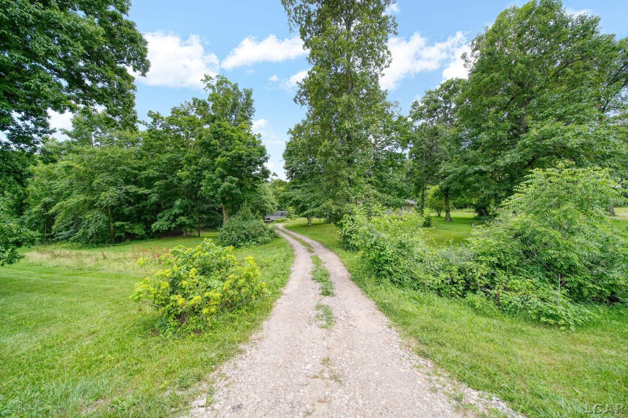 3205 Emery Road Adrian, MI 49221 - Photo 2 of 37 50180715-2f3cc5a1-f356-4a3d-9eda-542317ee3a81.JPG