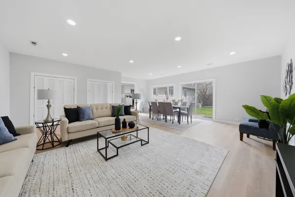 $3,400 | 593 Bristol Lane, Elk Grove Village, IL 60007