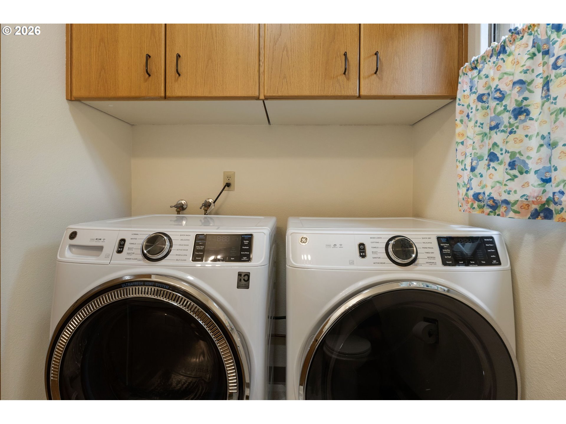 5919 Southwest Miles Street Portland, OR 97219 - Photo 20 of 33 Laundry