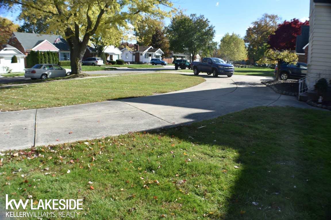 90 Riverside Drive Mount Clemens, MI 48043 - Photo 2 of 39 31364204-1.JPG