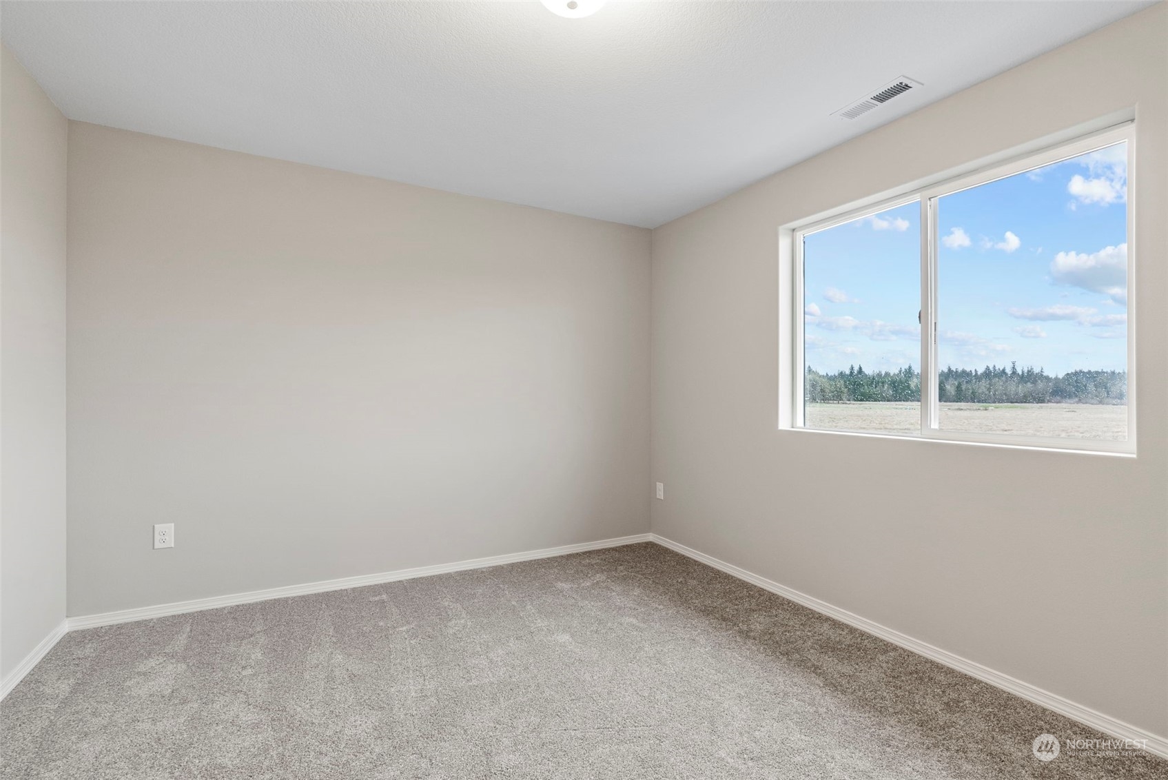 607 Tauscher Road Chehalis, WA 98532 - Photo 14 of 25 an empty room with a window